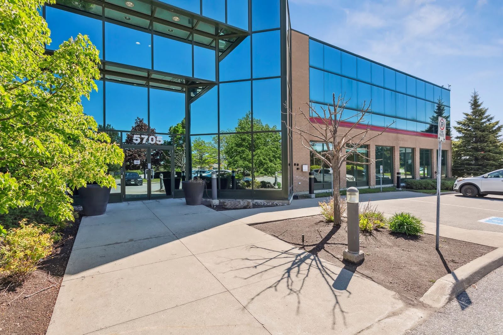 5705 Cancross Ct building view